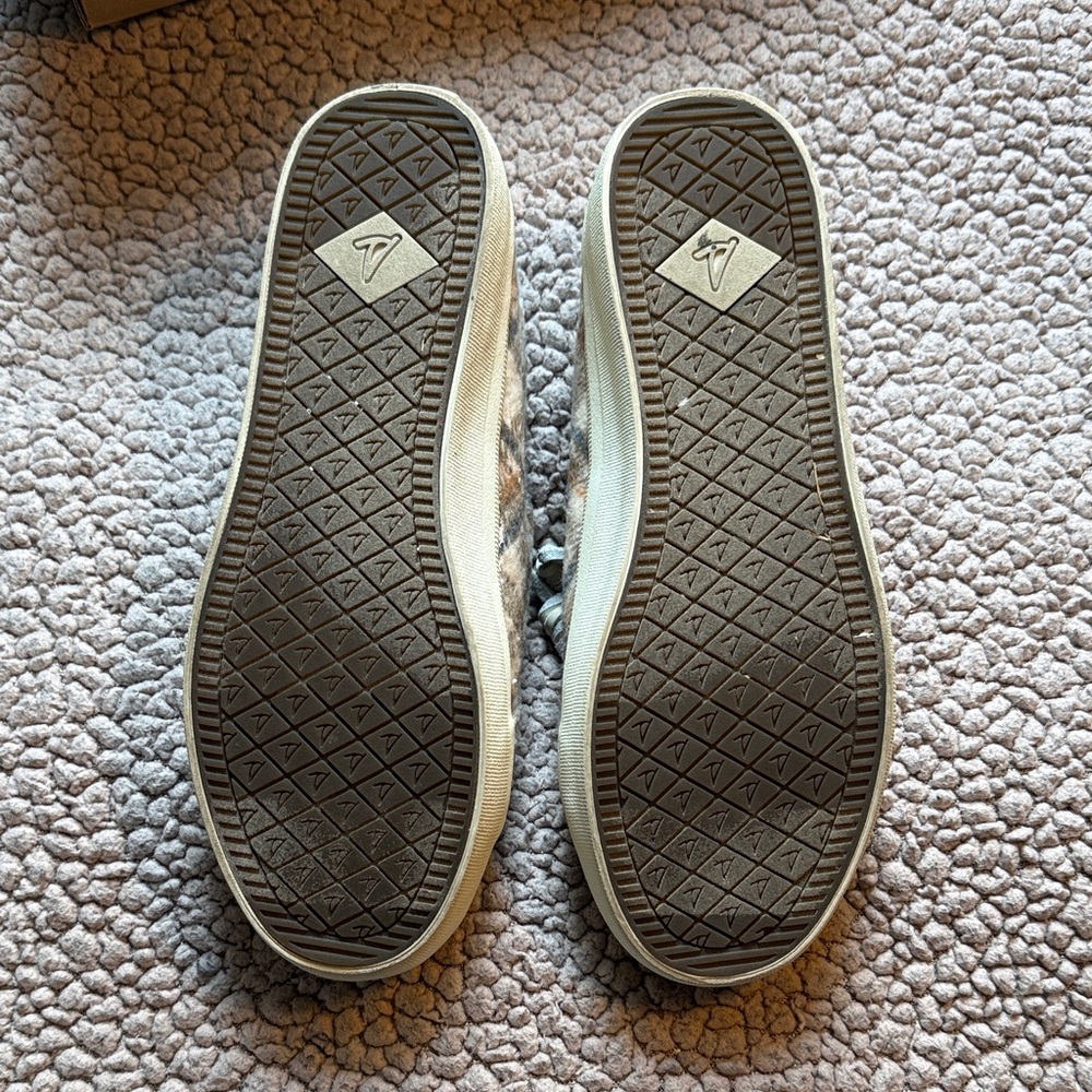 Sperry Tan and Cream Plaid Shoes 6.5 - Picture 4 of 4